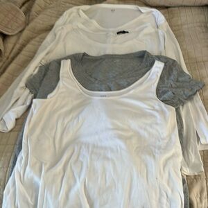 Bundle of 4 gap shirts.